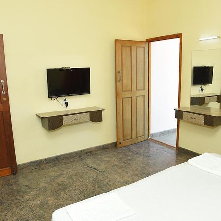 Thiruchendur Stayz Vairavel Residency Tiruchchendūr מראה חיצוני תמונה