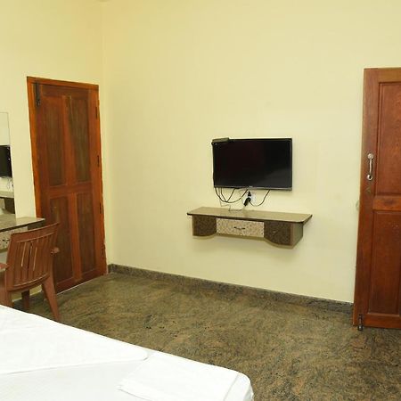 Thiruchendur Stayz Vairavel Residency Tiruchchendūr מראה חיצוני תמונה