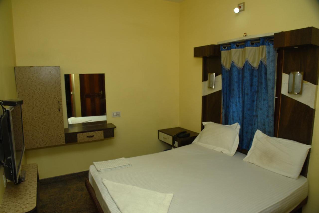Thiruchendur Stayz Vairavel Residency Tiruchchendūr מראה חיצוני תמונה