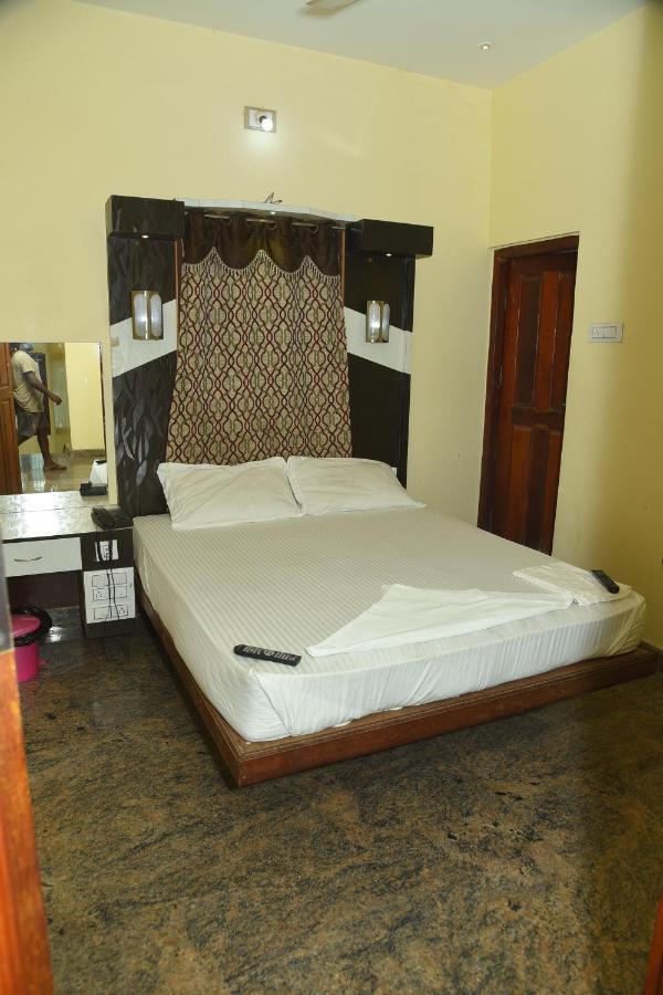 Thiruchendur Stayz Vairavel Residency Tiruchchendūr מראה חיצוני תמונה