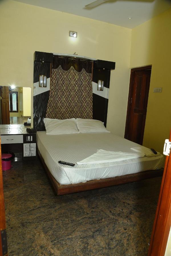 Thiruchendur Stayz Vairavel Residency Tiruchchendūr מראה חיצוני תמונה