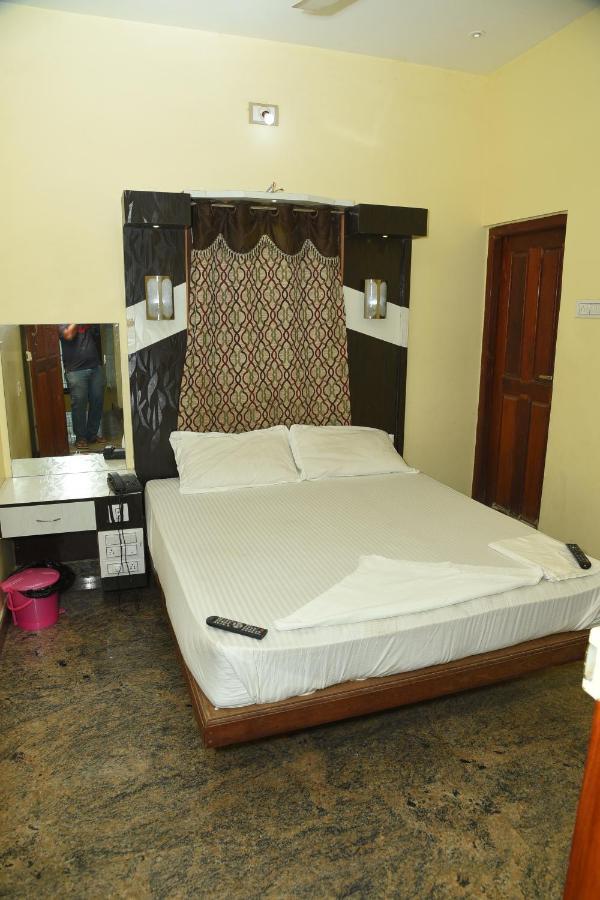 Thiruchendur Stayz Vairavel Residency Tiruchchendūr מראה חיצוני תמונה