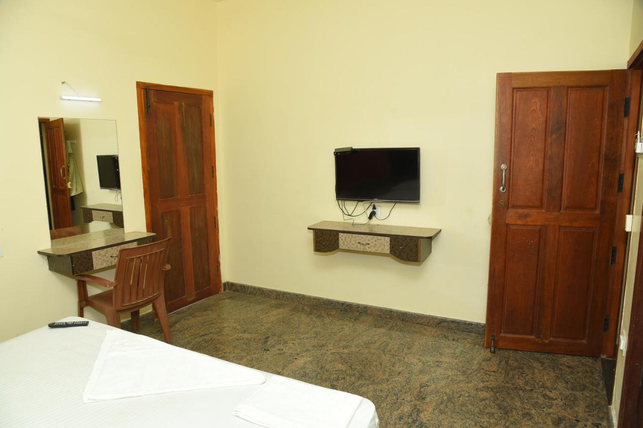 Thiruchendur Stayz Vairavel Residency Tiruchchendūr מראה חיצוני תמונה