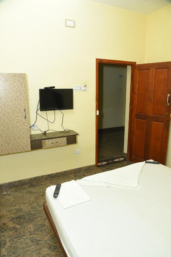 Thiruchendur Stayz Vairavel Residency Tiruchchendūr מראה חיצוני תמונה
