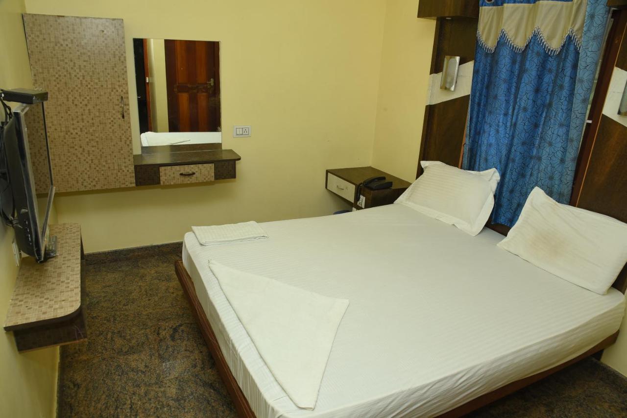Thiruchendur Stayz Vairavel Residency Tiruchchendūr מראה חיצוני תמונה